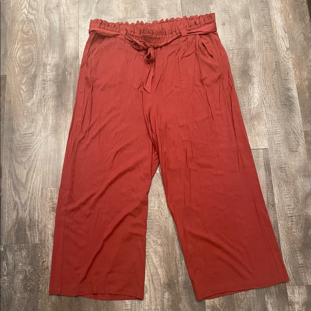High wasted, wide leg pants.